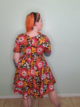 Load image into Gallery viewer, Taylor Dress in Orange Floral
